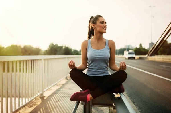 Comment prévenir les douleurs au cou et aux épaules liées à une mauvaise posture au travail ?