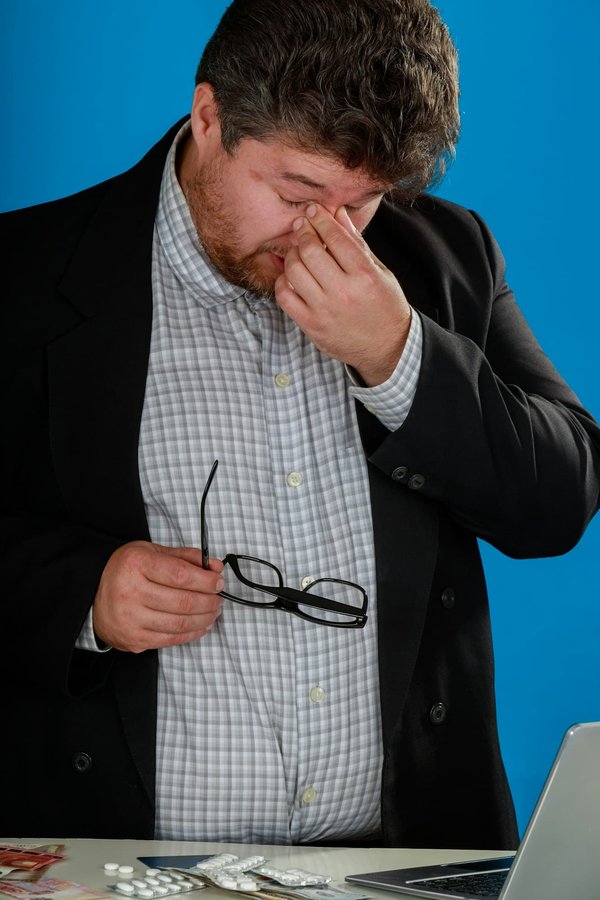 Lien entre tension oculaire et stress : conseils pratiques